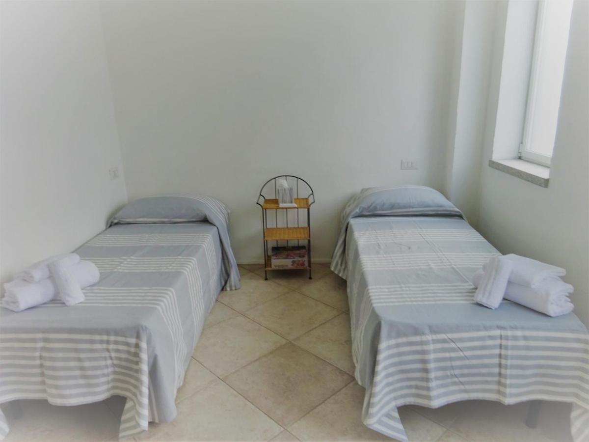 White - San Pantaleo Apartment ภายนอก รูปภาพ