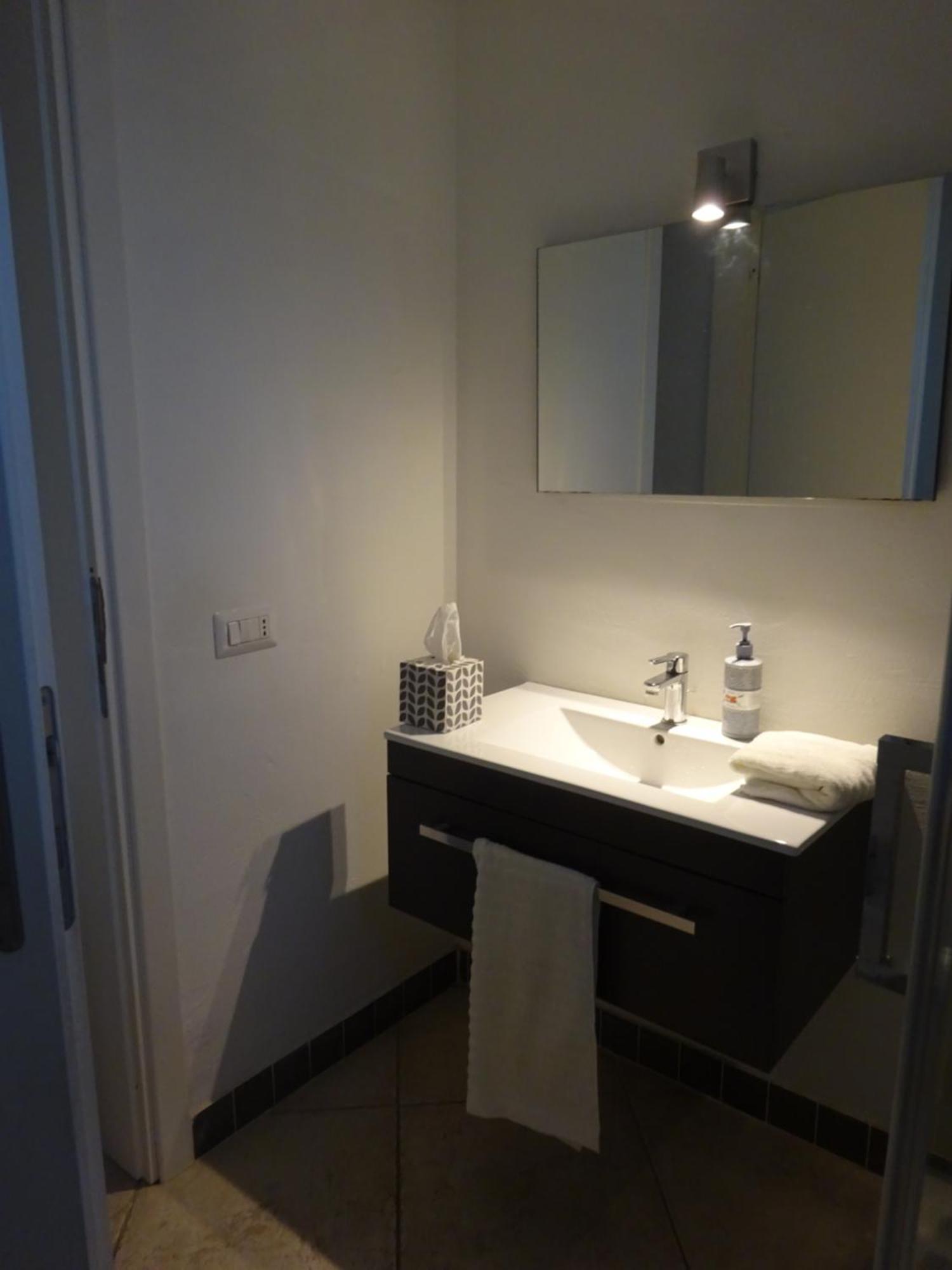White - San Pantaleo Apartment ภายนอก รูปภาพ