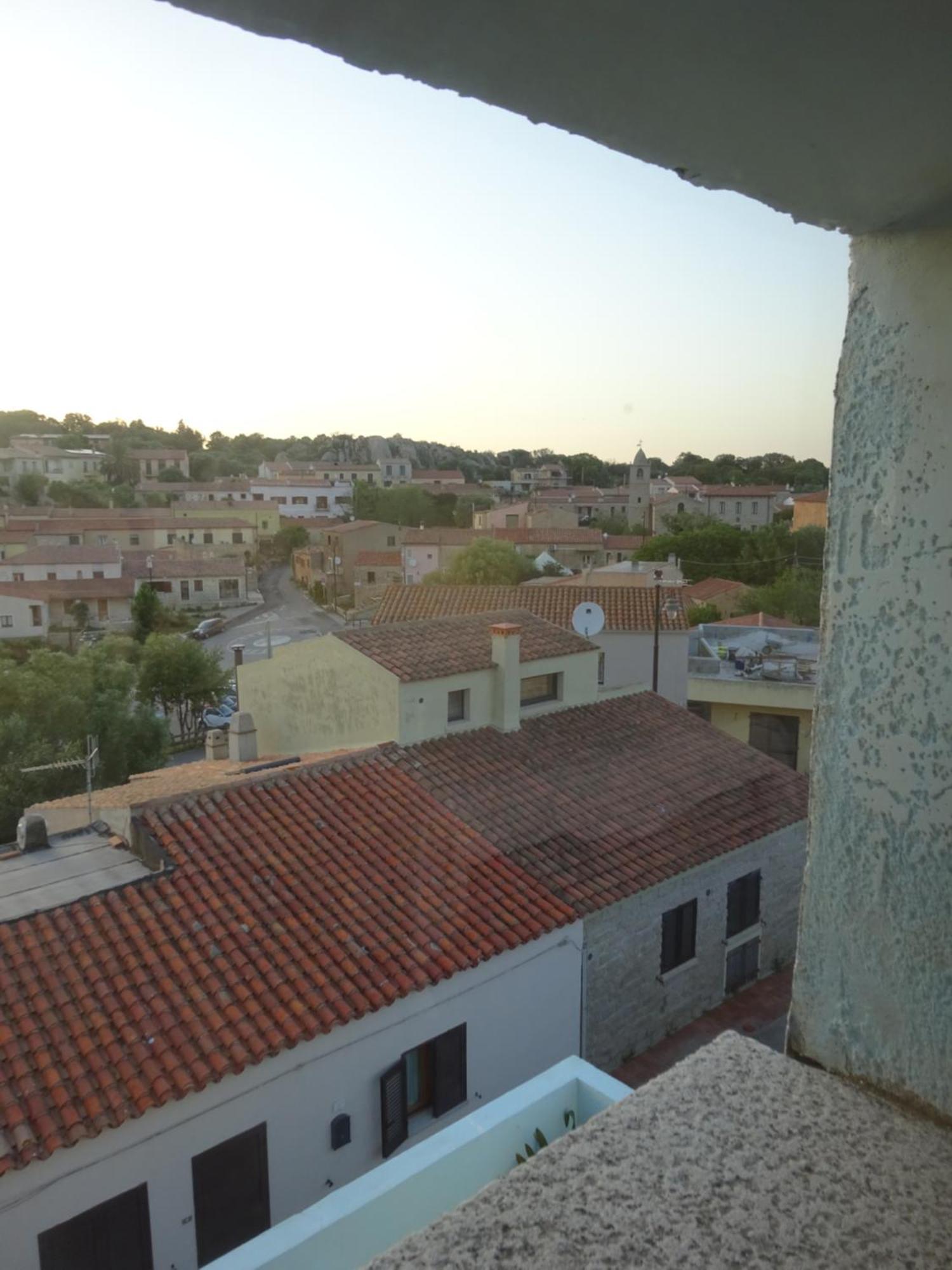 White - San Pantaleo Apartment ภายนอก รูปภาพ