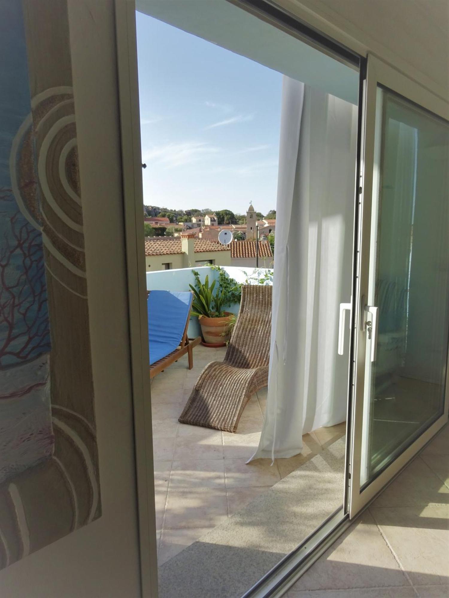 White - San Pantaleo Apartment ภายนอก รูปภาพ