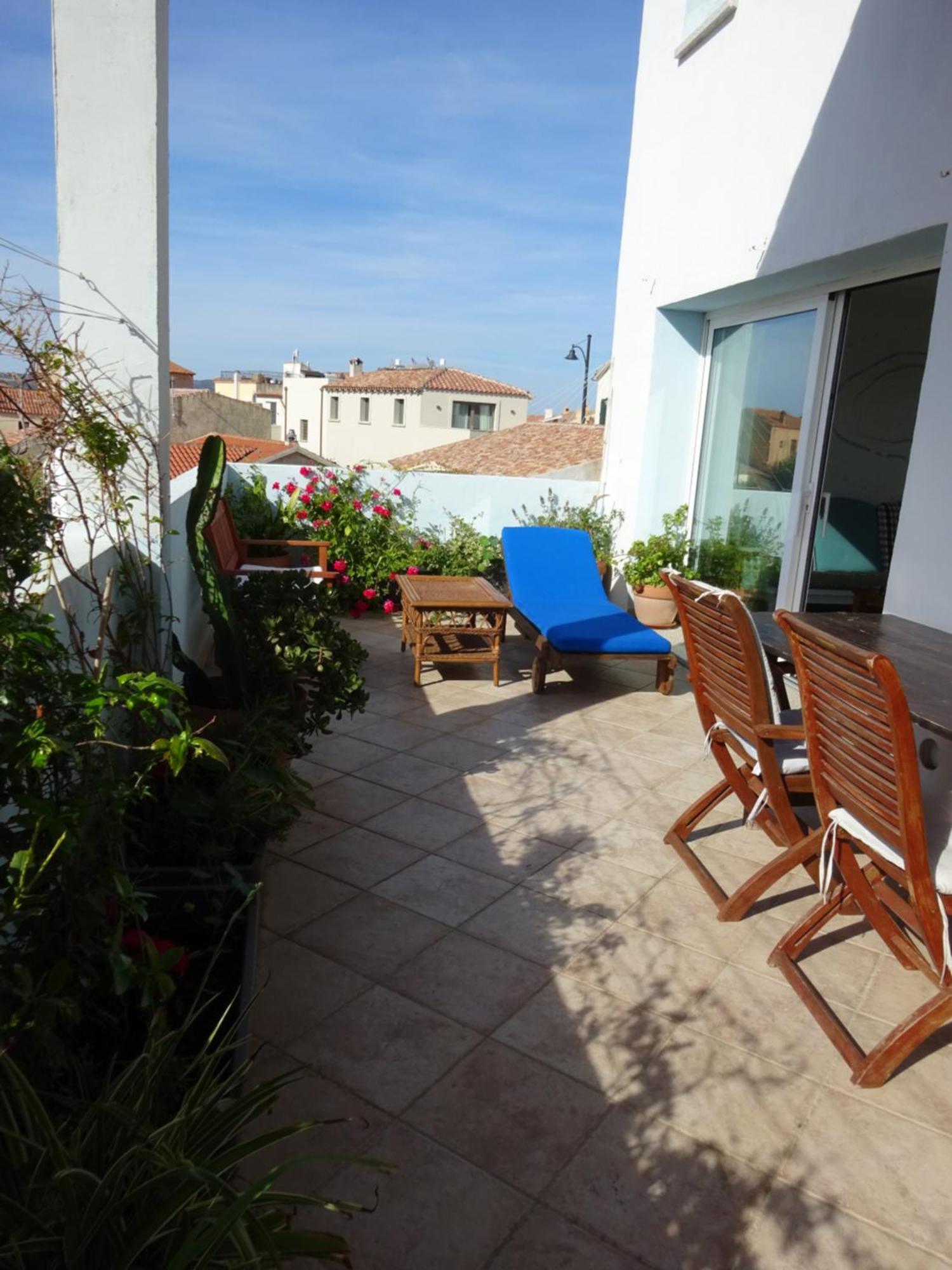 White - San Pantaleo Apartment ภายนอก รูปภาพ